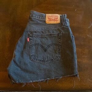 black levi’s jean shorts